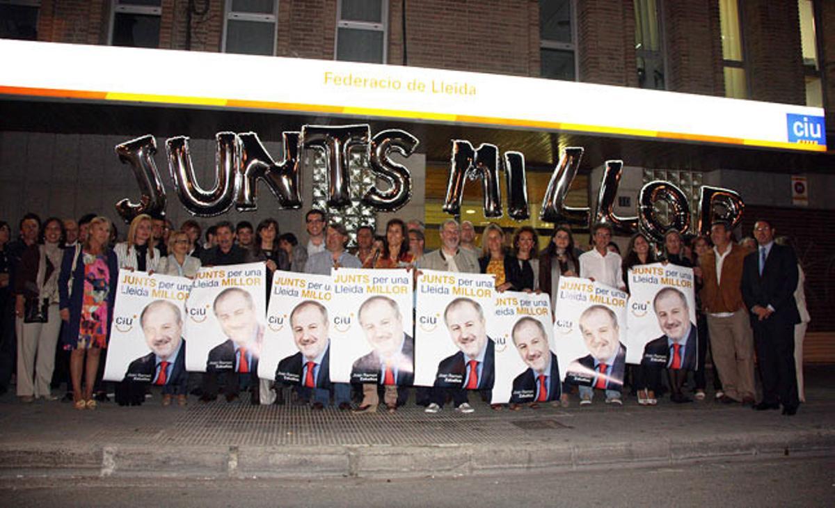 CiU, que aspira a arrebatar la alcaldía de Lleida al PSC, inició la campaña encabezada por Joan Ramon Zaballos utilizando globos con el lema ’Junts millor’