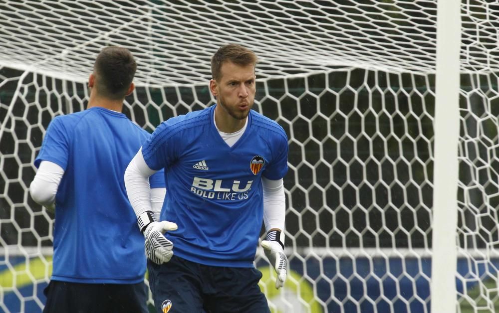 Intenso entrenamiento del Valencia en Évian-les-Bains