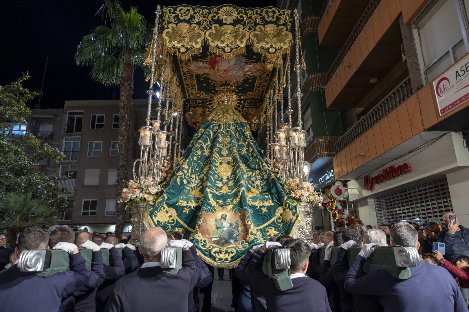 Las quince cofradías de la Semana Santa de Torrevieja recorrieron las calles en Viernes Santo