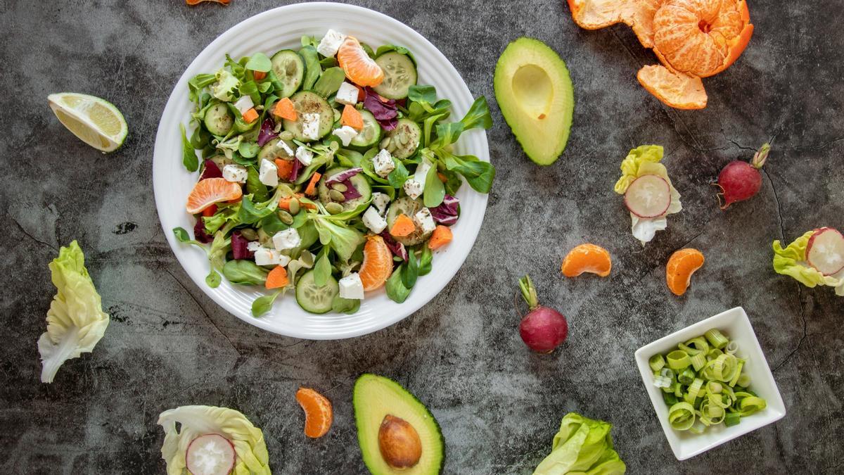 Ni lechuga ni escarola: lo que le pasa a tu cuerpo si añades esto a tus ensaladas