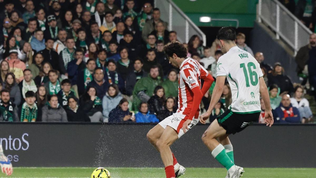 El partido entre el Racing de Santander y el Sporting, en imágenes