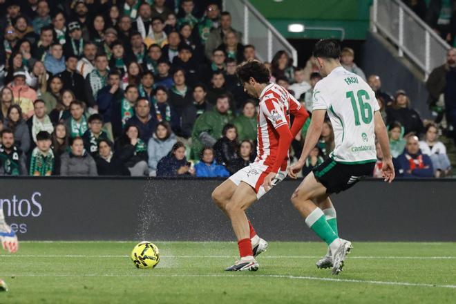 El partido entre el Racing de Santander y el Sporting, en imágenes