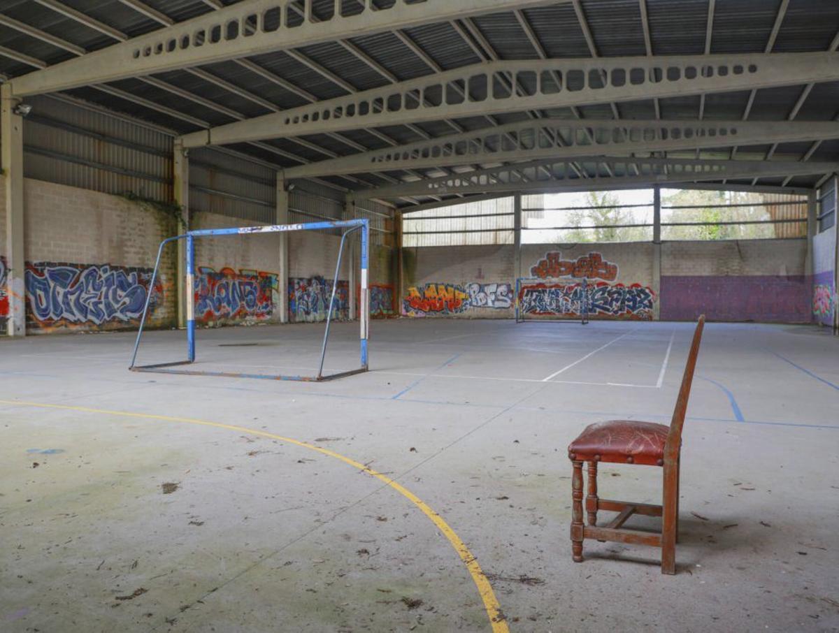 Estado que presentaba ayer el pabellón a recuperar. | IÑAKI ABELLA