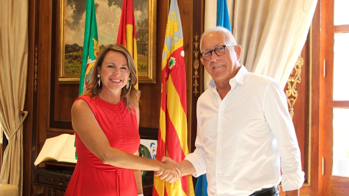 La alcaldesa de Castelló, Begoña Carrasco, ha renovado con Manuel Vidal, presidente del Club Náutico, este acuerdo.