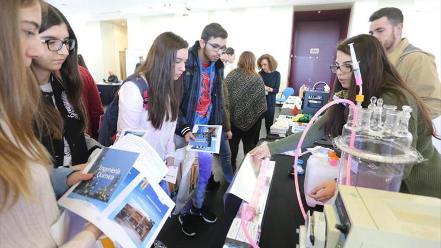 2.000 estudiantes pasan por la feria educativa