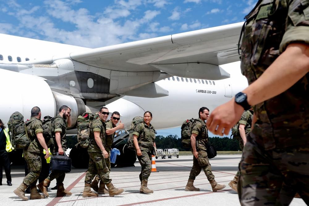 Llegada al aeropuerto de Asturias de los militares procedentes de Polonia