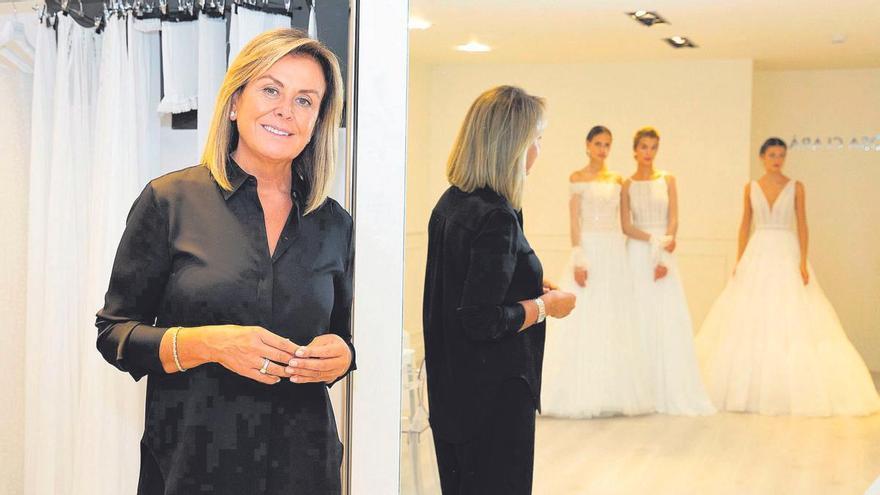 Rosa Clara: "Después de treinta años, me sigue emocionando lo mismo: ver a una novia feliz con su vestido"