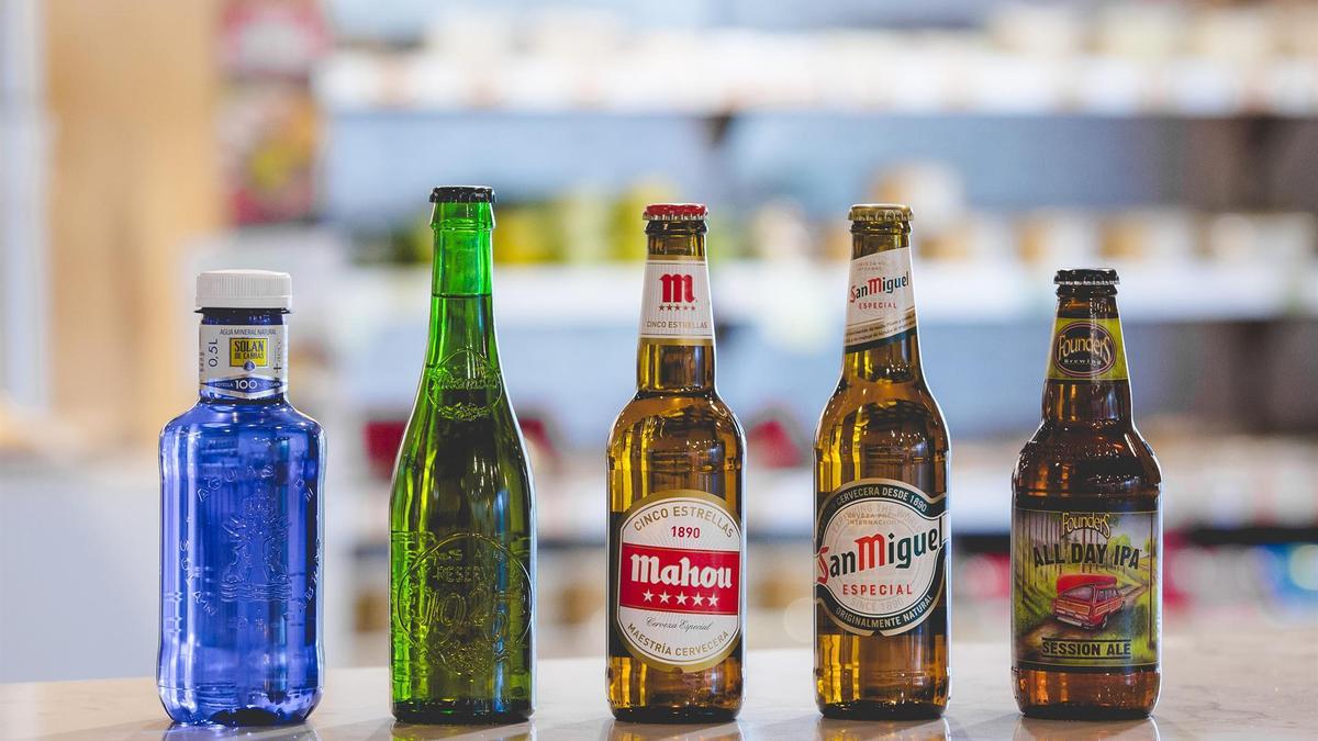 Bodegón de cervezas Mahou San Miguel.