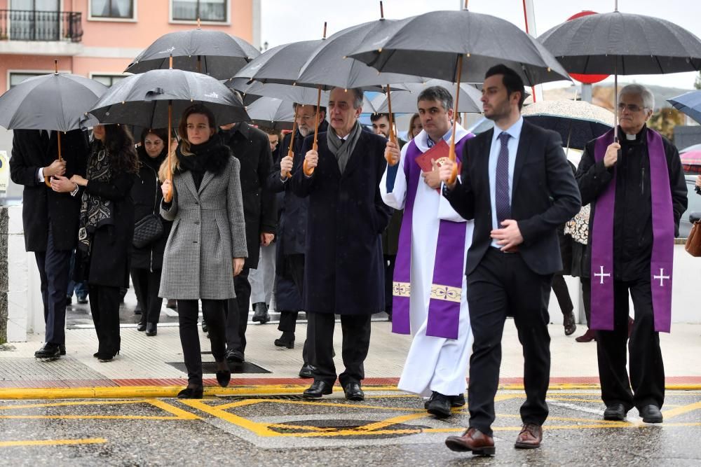 Grandes nombres de la política arropan a Rajoy en el entierro de su hermana en Pontevedra