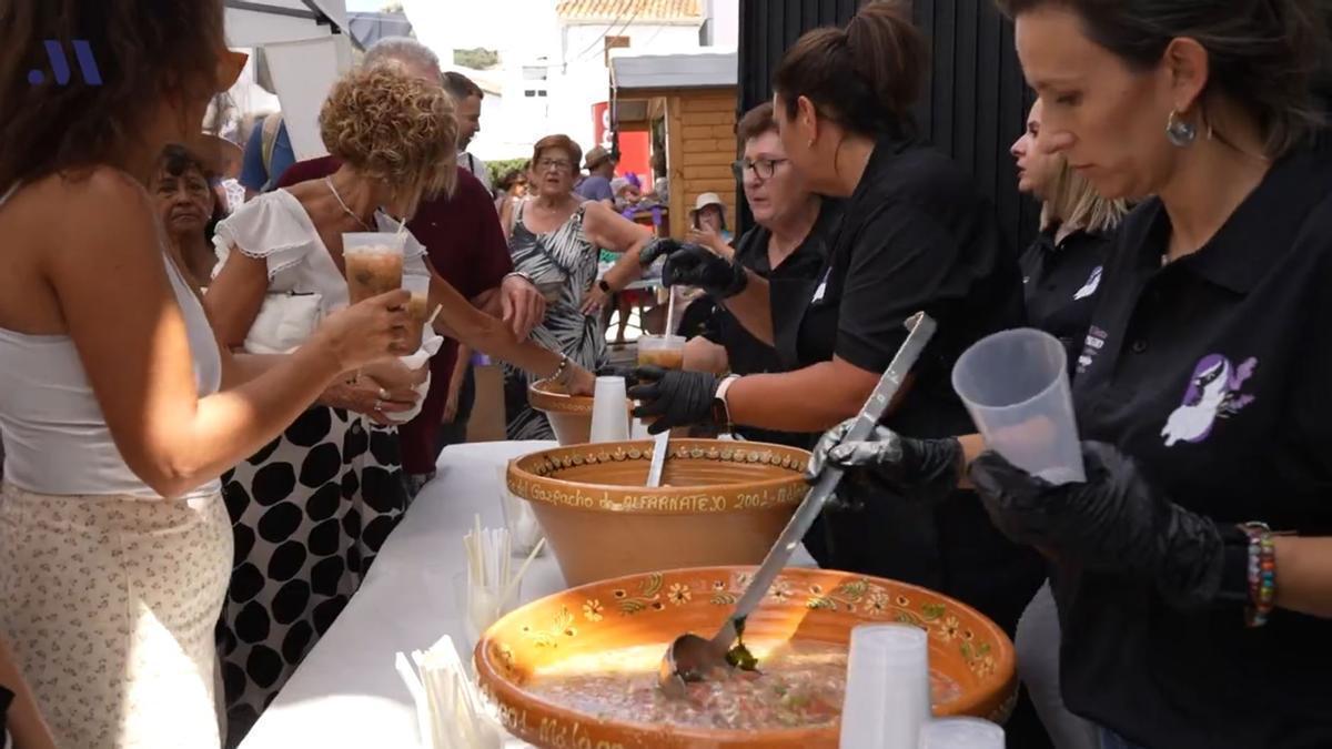 Más de 1.000 litros de gazpacho gratis en este pueblo de la Alta Axarquía de Málaga: así celebra su tradicional Fiesta de los Tres Golpes con talleres infantiles, conciertos y degustaciones