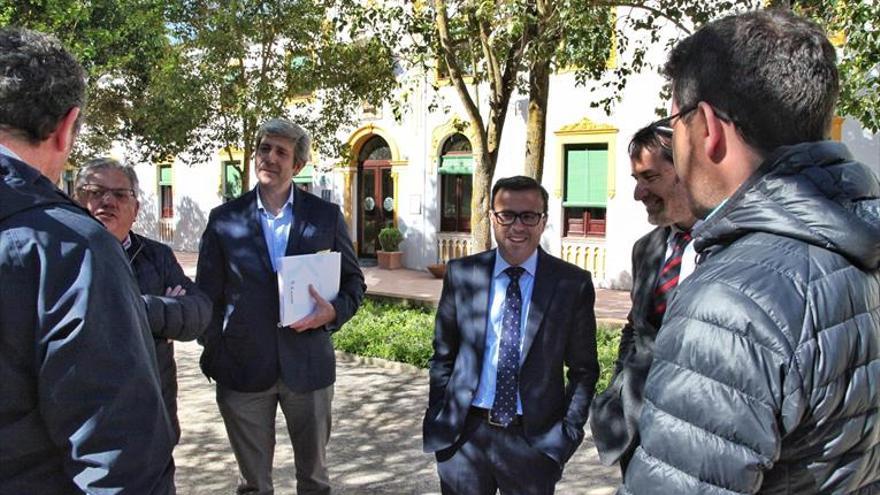 Gallardo visita el pueblo y el balneario el raposo