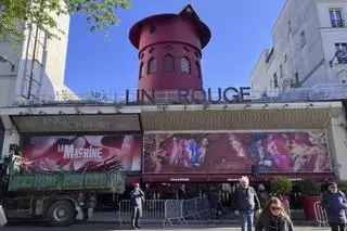 Cauen les aspes del Moulin Rouge de París