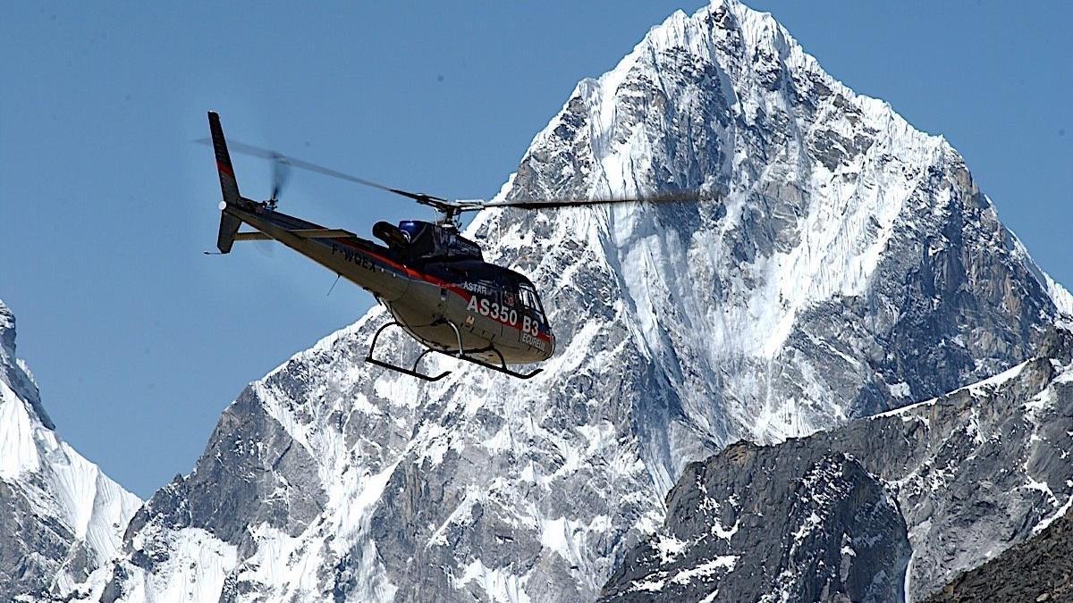Polémica en Nepal por el exceso de helicópteros turísticos en el Everest