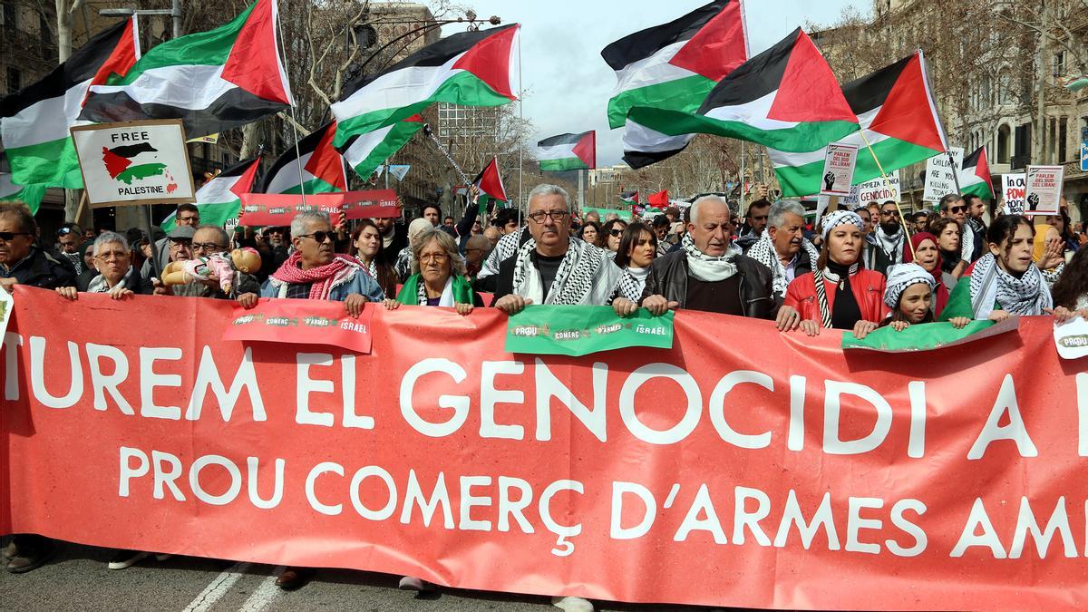 Manifestantes propalestina llenan el centro de Barcelona contra la complicidad con Israel