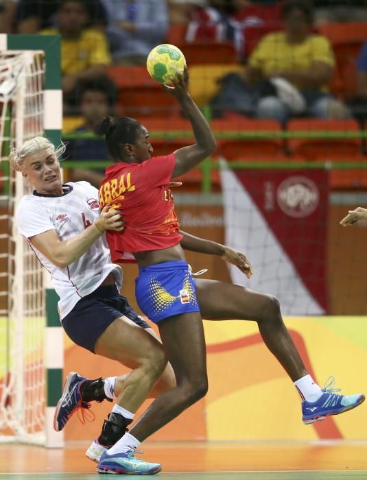 Imágenes del partido entre las selecciones femeninas de España y Noruega en los Juegos Olímpicos