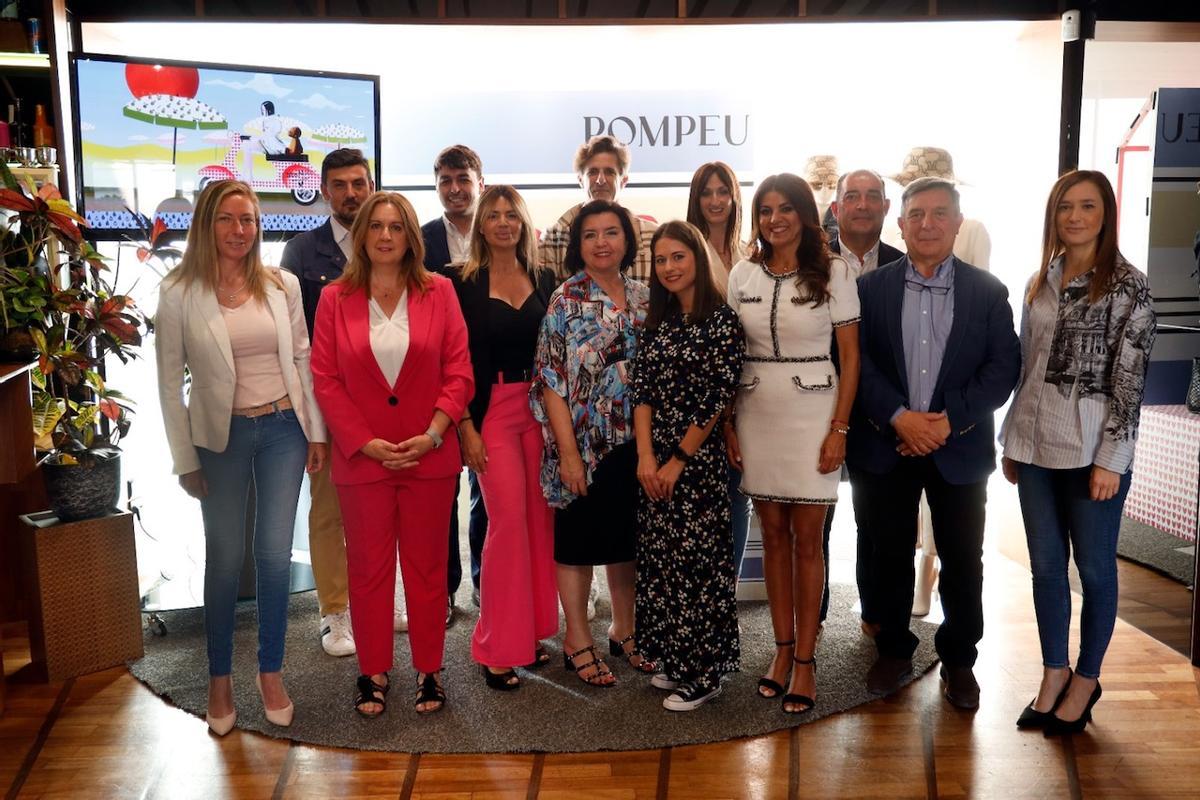 Foto de familia durante la presentación de la apertura de Max Mara en Málaga.