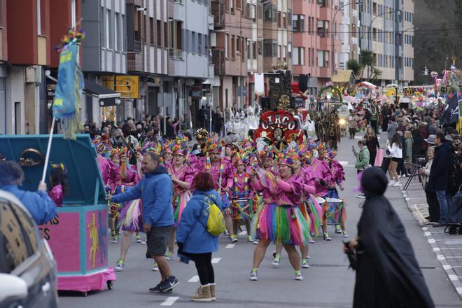 Lena apura el Antroxu con romanos, tigres y procesiones papales