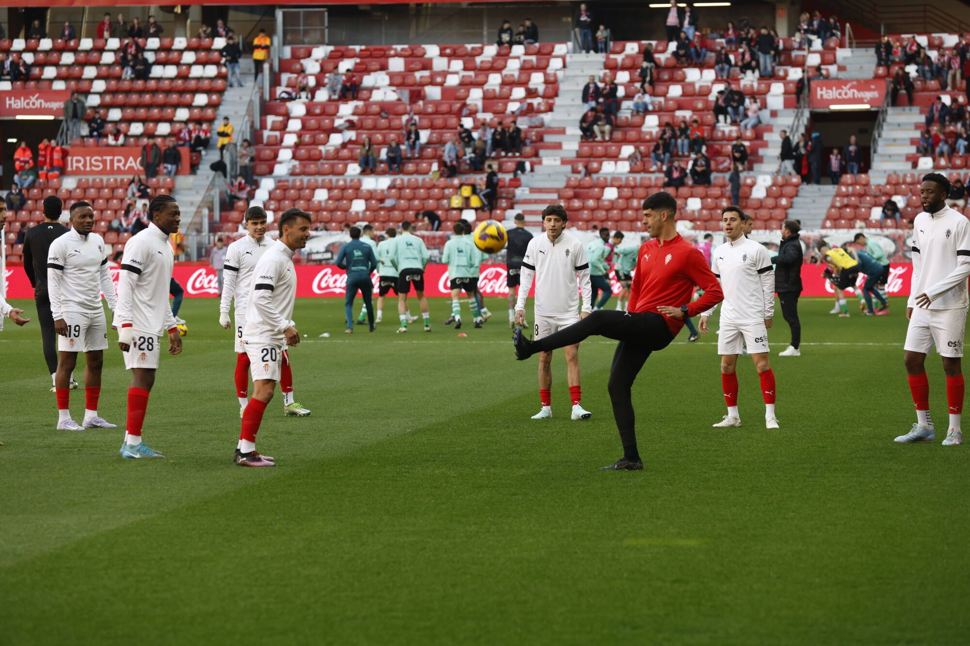 EN IMÁGENES: Ambientazo en el Sporting-Racing de Santander disputado en El Molinón