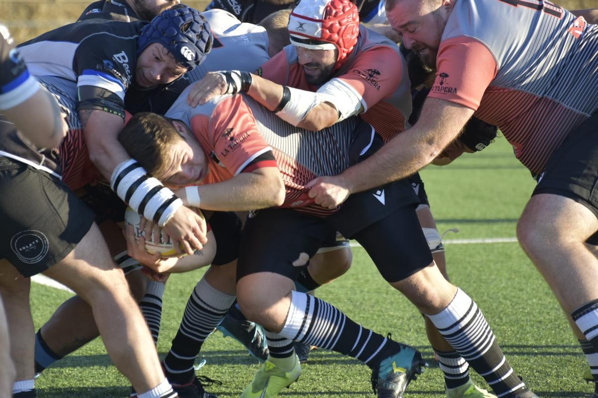 Rugby. Borja Martínez, en el partido de El Toro en el campo del Poble Nou