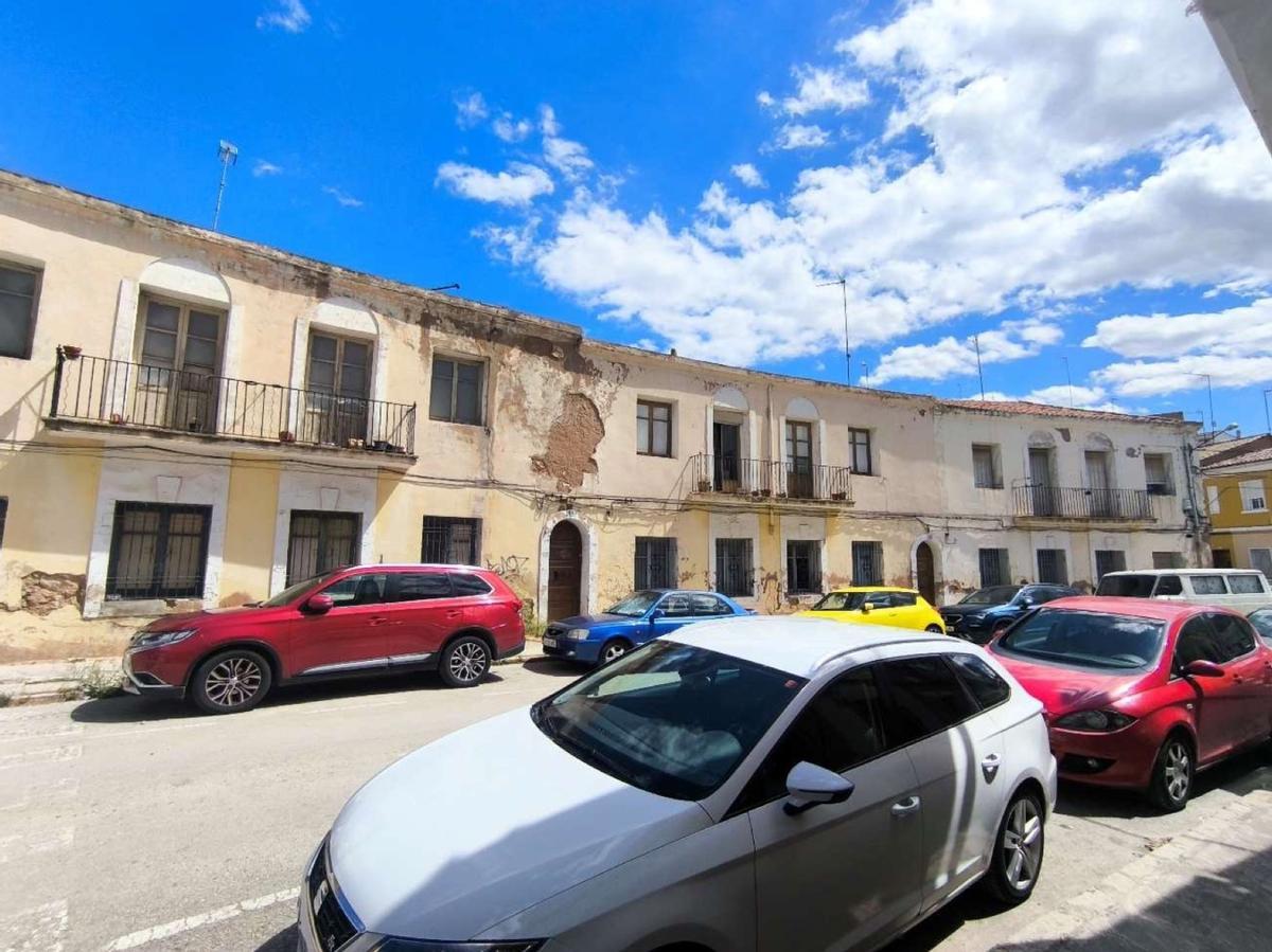 Bloque de viviendas de la "manzana de funcionarios" de Requena.