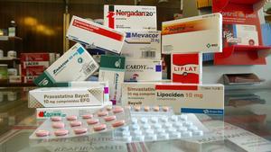 Medicamentos que contienen diferentes tipos de estatina, usados para tratamientos contra el colesterol.