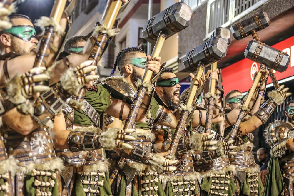 Un espectacular desfile de Moros y Cristianos pone fin a las fiestas de Rojales.