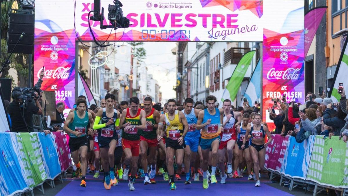 Casi 4.500 atletas se dieron cita en la salida de la San Silvestre lagunera (1), entre ellos varios centenares de pequeños (2). Al final los triunfos fueron para el noruego Magnus Oyen (3) y la estonia afincada en Tenerife Johanna Ardel (4), que gana en Aguere un 31 de diciembre por quinta vez. | EL DÍA