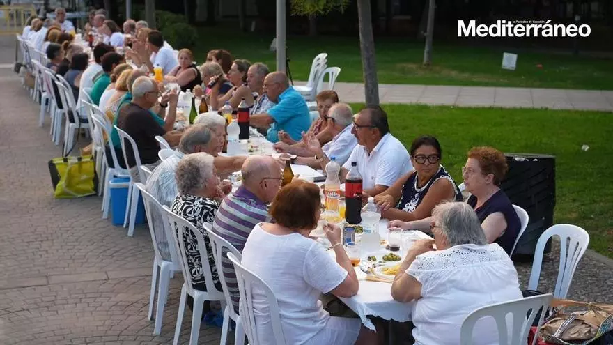 Vídeo: Cena de ‘pa i porta’ por la Virgen del Carmen en el Grau de Castelló