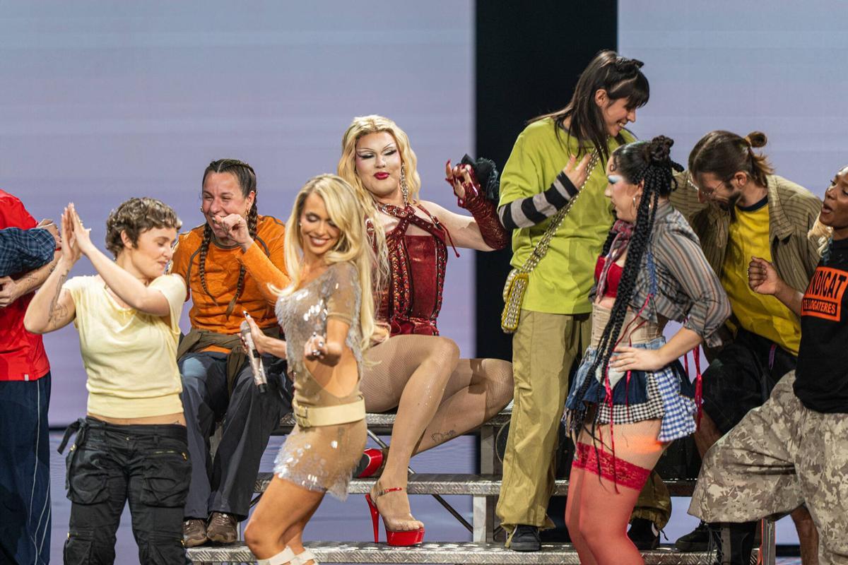Actuación de Bad Gyal durante la ceremonia de entrega de los Premios Goya en su 40 edición.