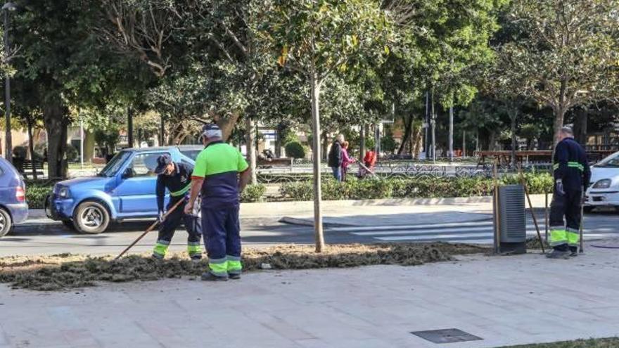 Trabajadores de las brigadas municipales, en una imagen de archivo.