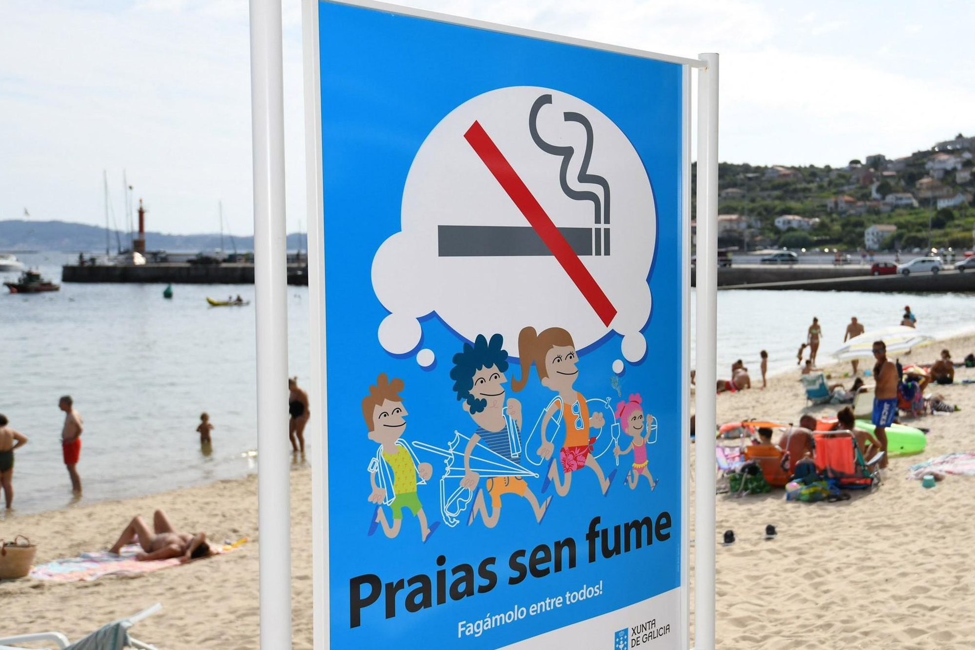 Cartel de una playa libre de humos en Galicia.