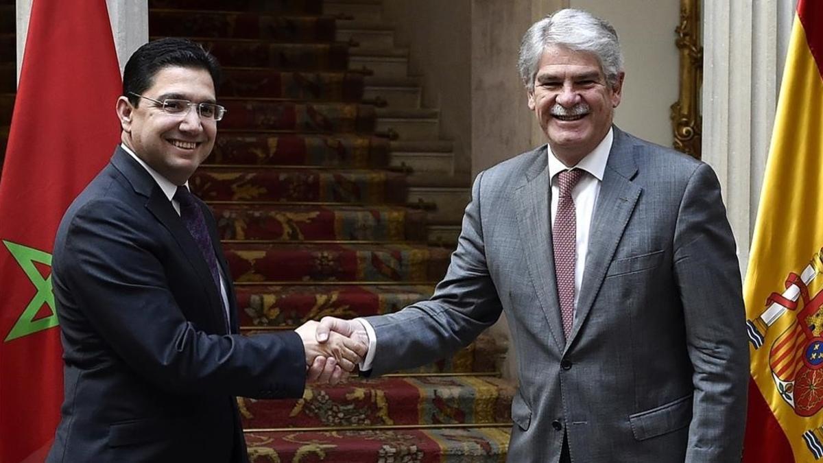 El ministro de Exteriores marroquí, Nasser Bourita, y su hómologo español, Alfonso Dastis, este miércoles en Madrid.