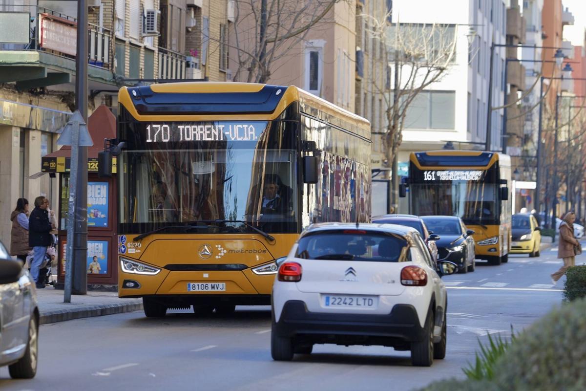 Valencia . Xirivella . Desde hoy entran en circulación nuevo autobuses y mayor afluencia de lanzaderas para el transporte público de la zona y su conexión con la ciudad de Valencia. VLC
