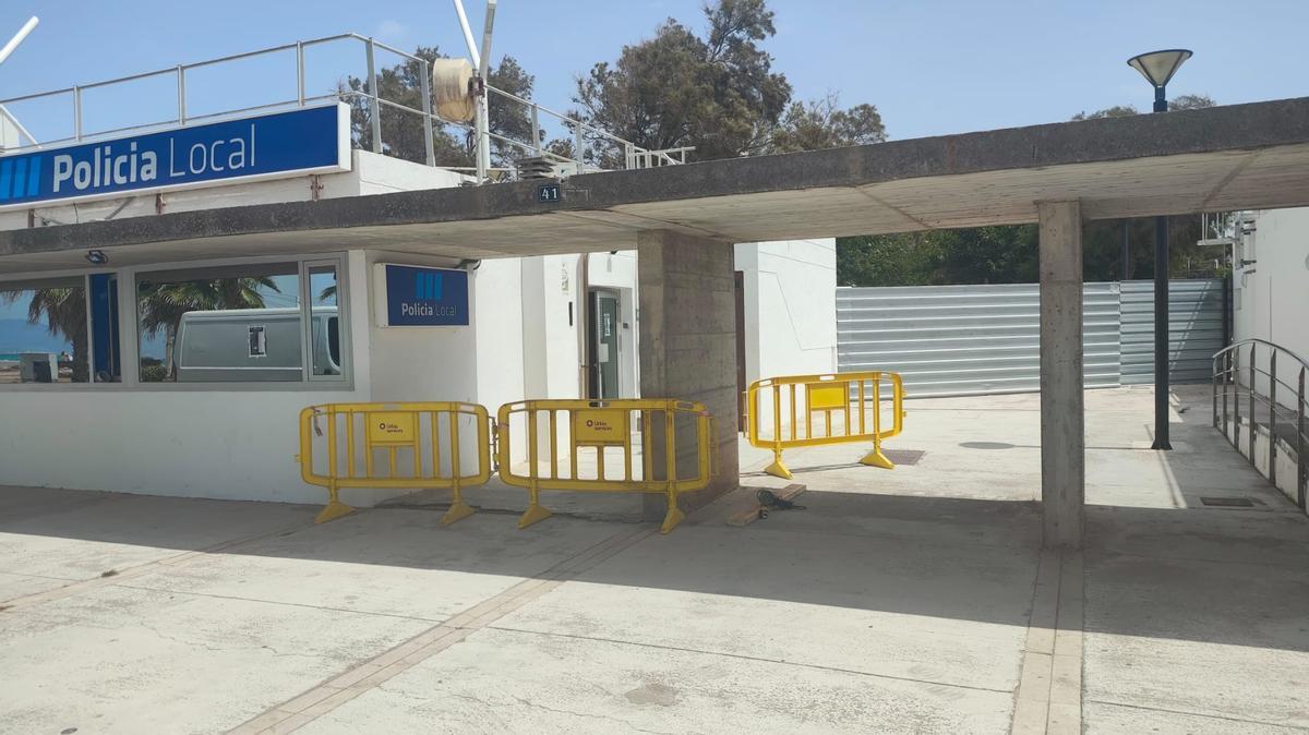 Barreras en el acceso a la comisaría ese viernes.
