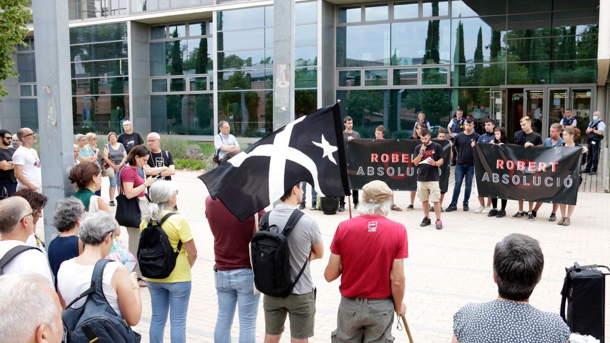 Protesta per l&#039;absolució d&#039;en Robert Llach