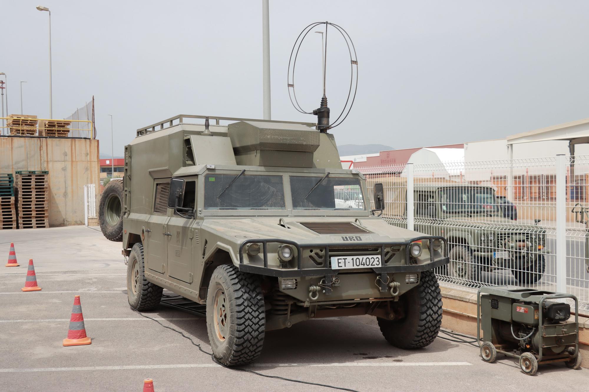 El Ejército simula un ataque químico en una fábrica de Onda