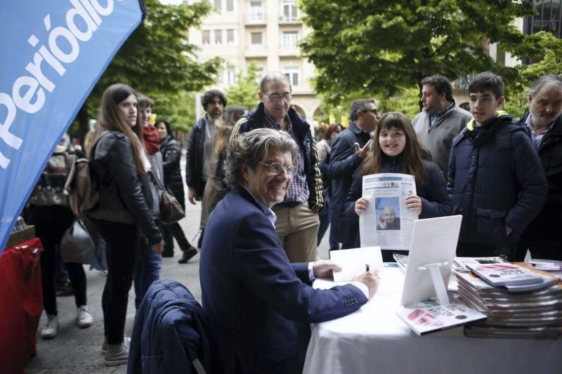 Estand de EL PERIÓDICO DE ARAGÓN en el Día del Libro