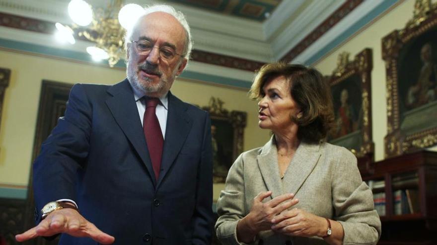 El presidente de la RAE, Santiago Muñoz Machado, y la vicepresidenta del Gobierno, Carmen Calvo.