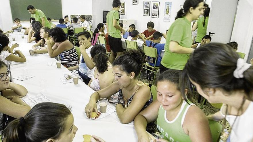 El comedor del Gurugú en Badajoz cumple 4 veranos nutriéndose de solidaridad