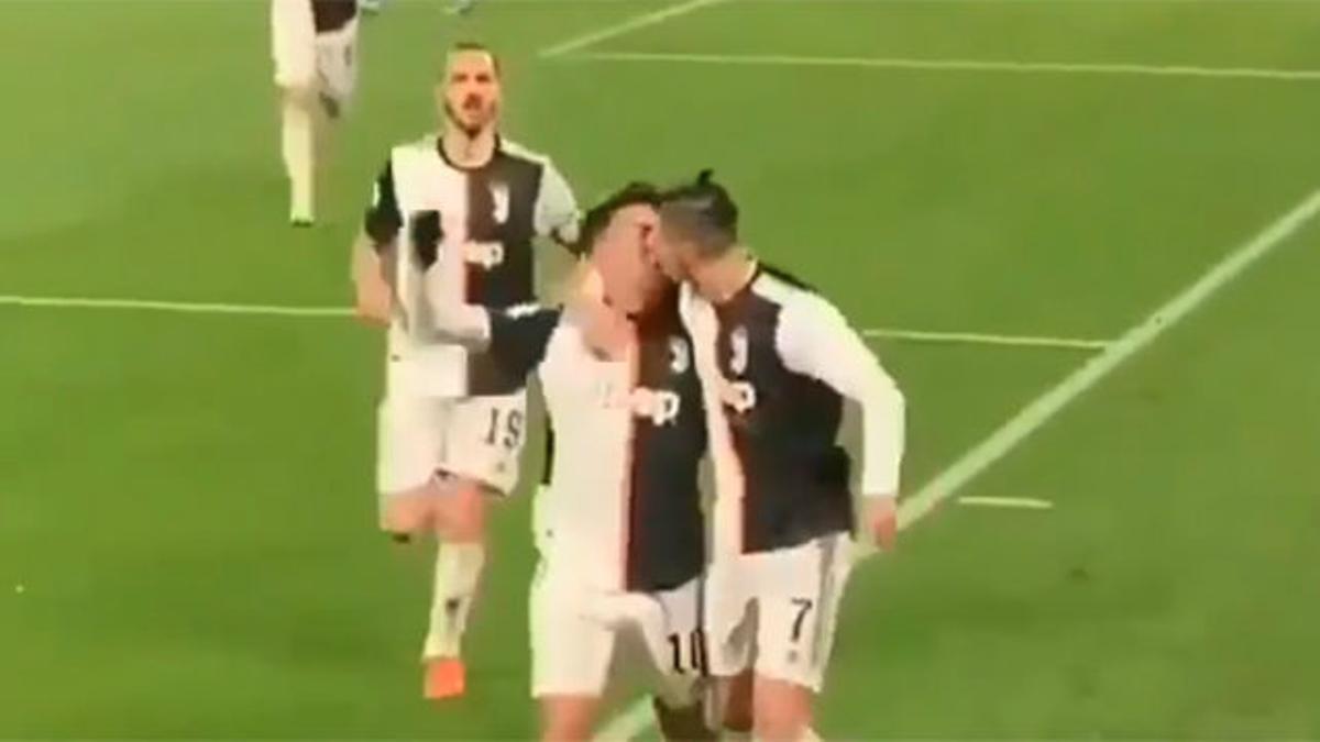 Una celebración con mucha pasión: el inesperado beso entre Dybala y Cristiano