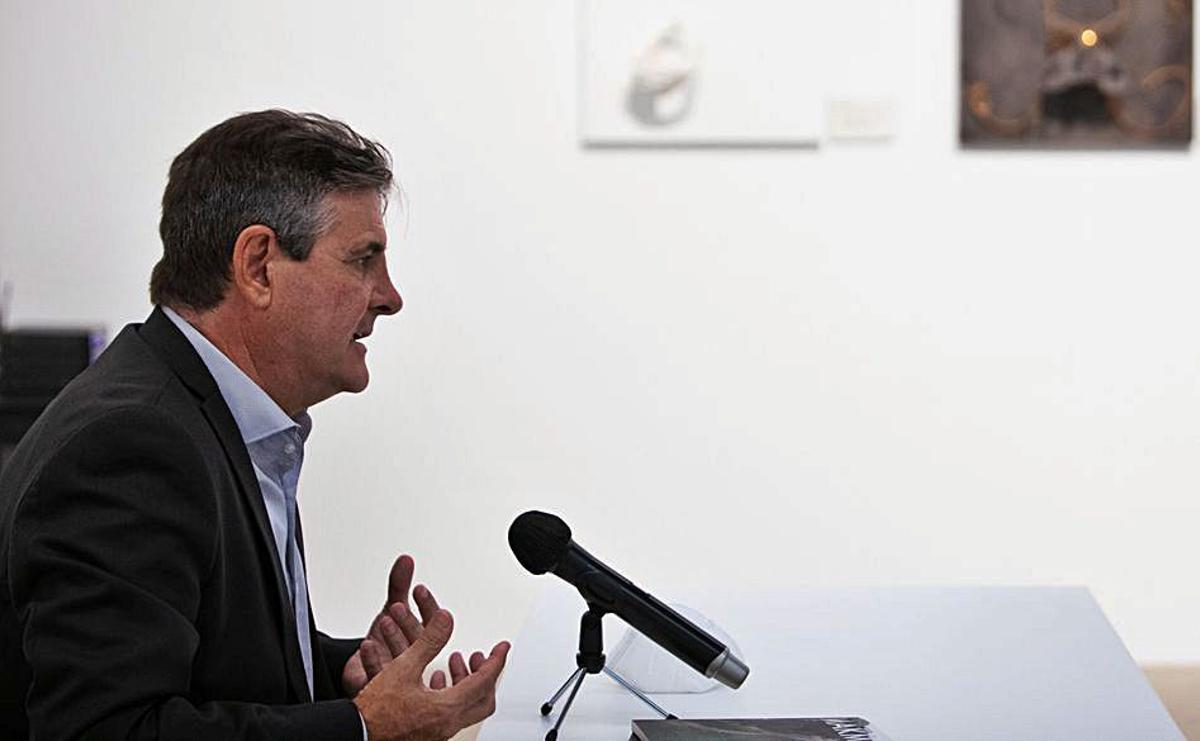 El montaje de la exposición se ha realizado esta semana en el Club Diario de Ibiza. | S. ASENJO