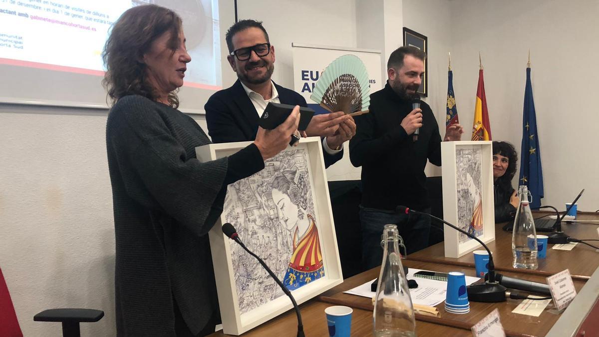 Cabanes entrega el abanico de la dana a Armengol.
