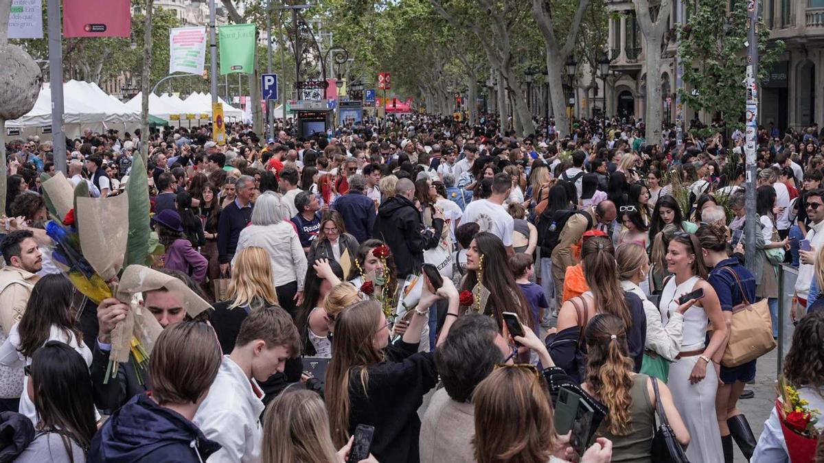 Un Sant Jordi de récord, en imágenes