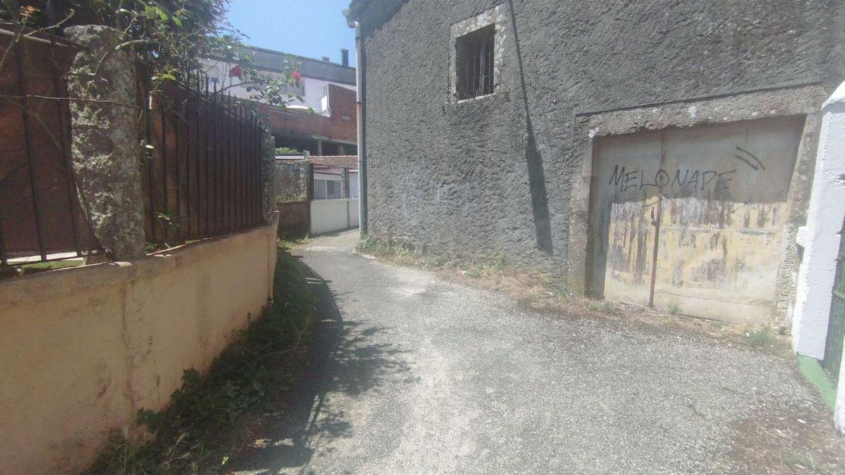 Paso del Camiño Real por detrás de las casas de la calle Calvo Sotelo.