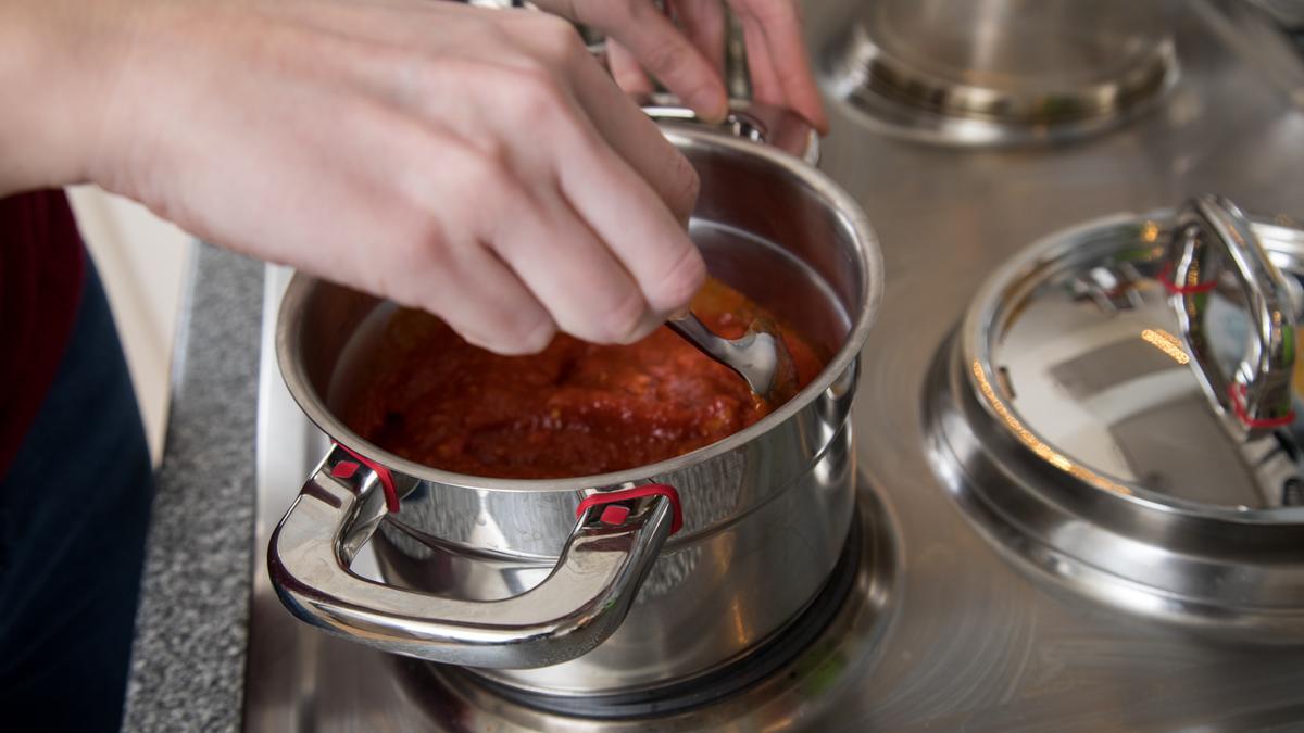 Die wichtigen Dinge wie das Kochen nicht vergessen.