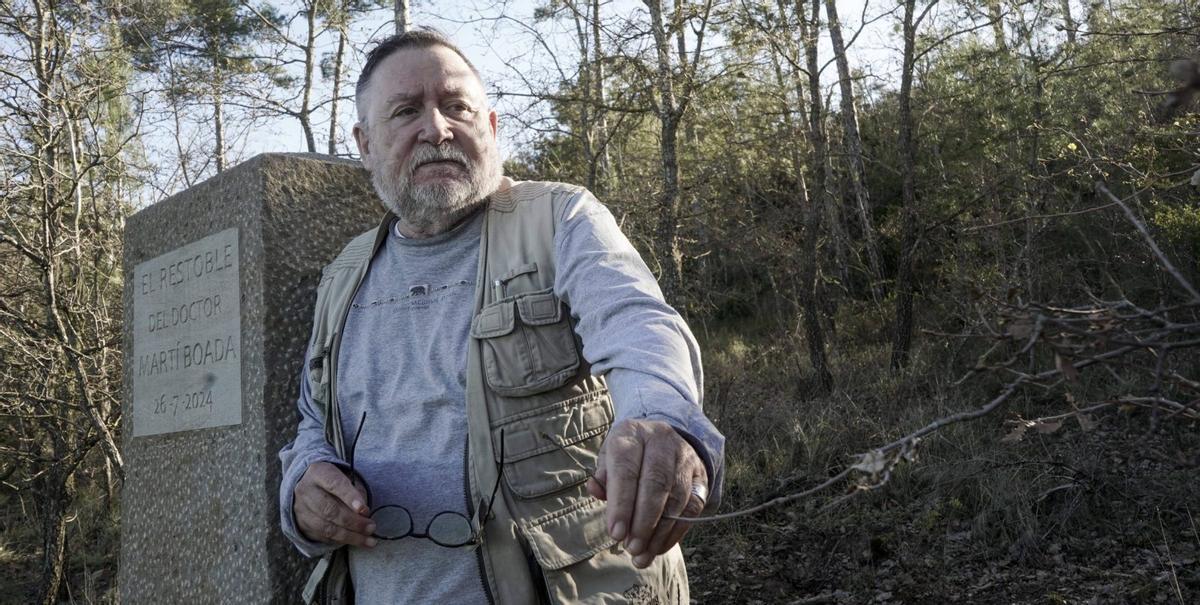 El cièntífic ambiental i naturalista Martí Boada al seu restoble, un camp de la finca de Puigpelat, al terme de Pinós, que porta el seu nom des del 2024 | MIREIA ARSO