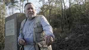 El cièntífic ambiental i naturalista Martí Boada al seu restoble, un camp de la finca de Puigpelat, al terme de Pinós, que porta el seu nom des del 2024 | MIREIA ARSO