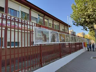 Fuenlabrada impulsa la adopción responsable con una exposición de animales que buscan un hogar en centros educativos