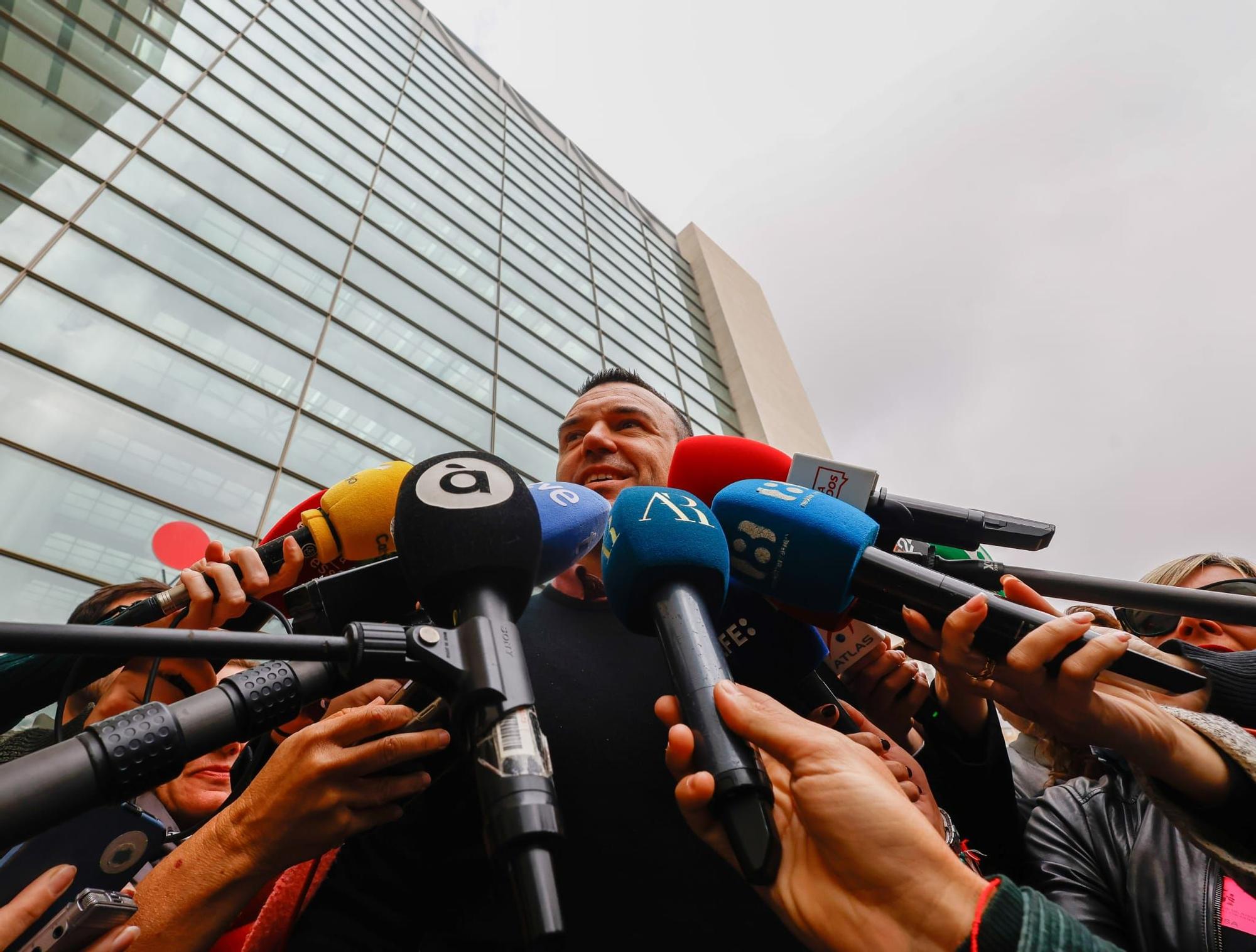 Así han entrado Pilar Bernabé y Vicent Mompó a la Ciudad de la Justicia