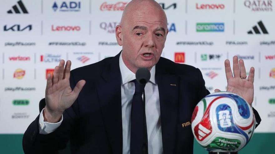 Gianni Infantino, en una roda de premsa a Mèxic en el Mundial. | ISAAC ESQUIVEL / EFE
